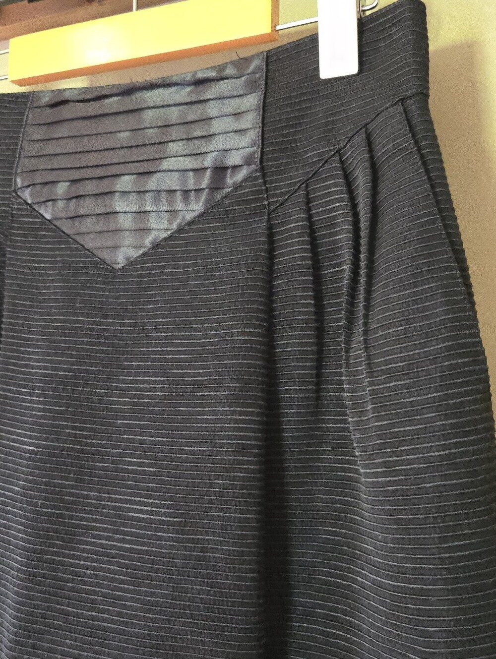 Vintage! Simon Chang | Matching Set, Tailored Vest & Pleated Midi Skirt, Size 8 - Picture 5 of 15